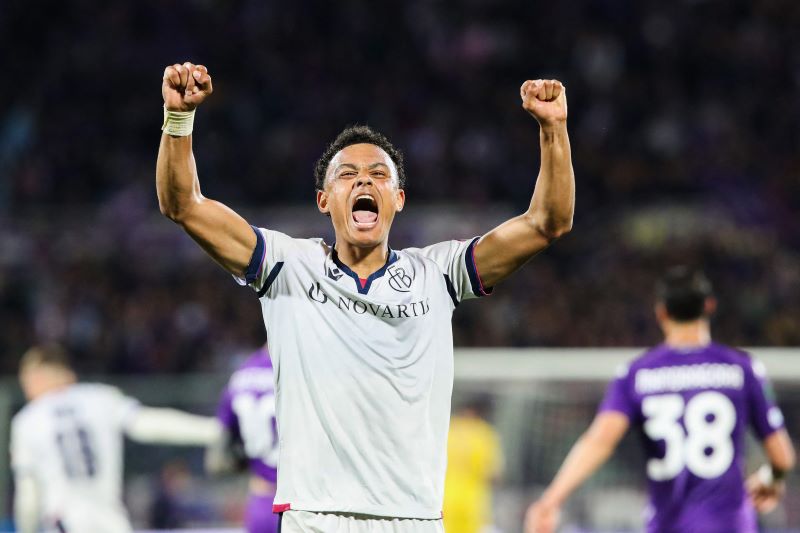 Pemain FC Basel Dan Ndoye berselebrasi usai timnya menang melawan Fiorentina.