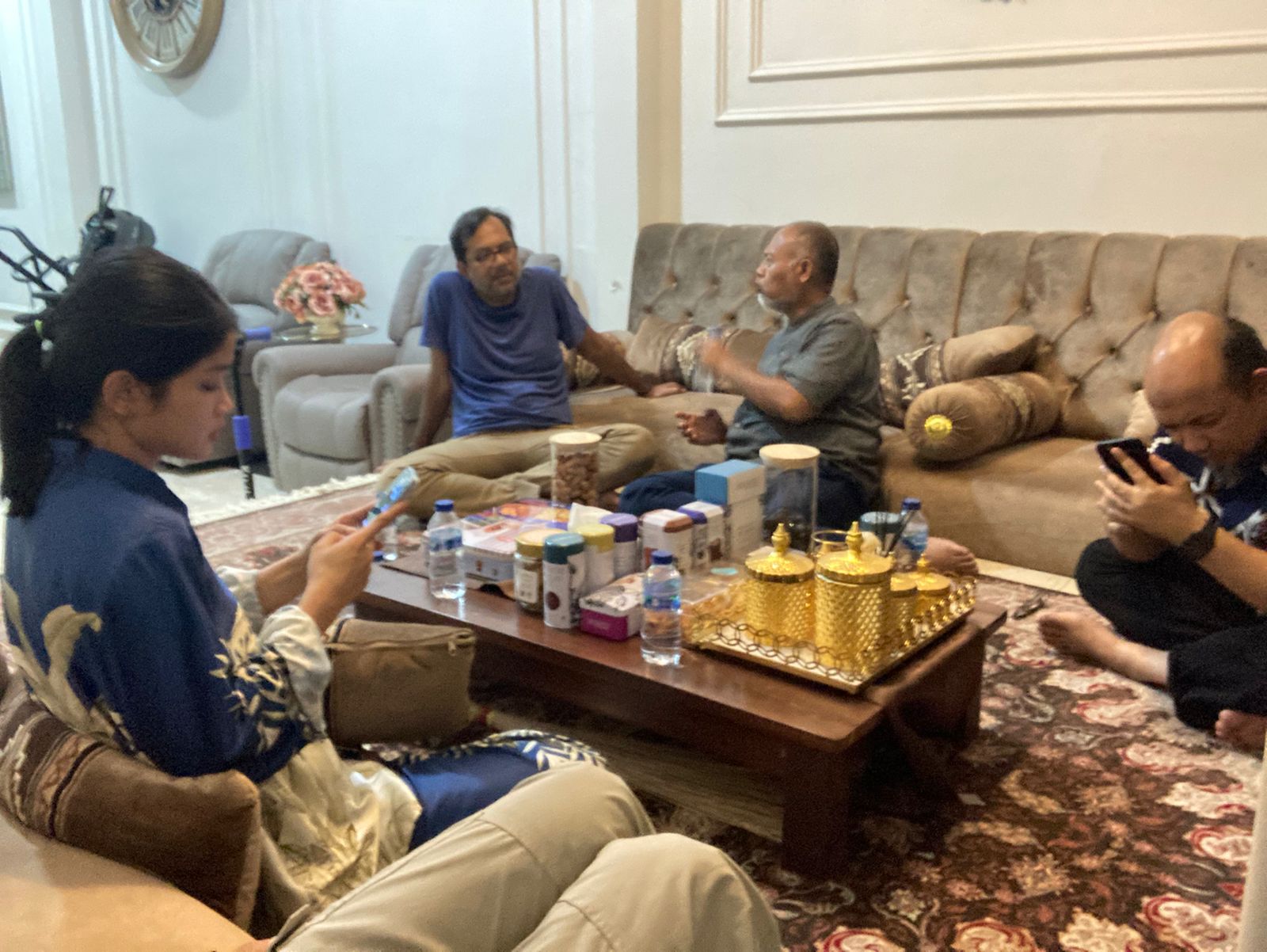 Aktivis perempuan Salsabila Syaira bersama sejumlah aktivis antikorupsi 