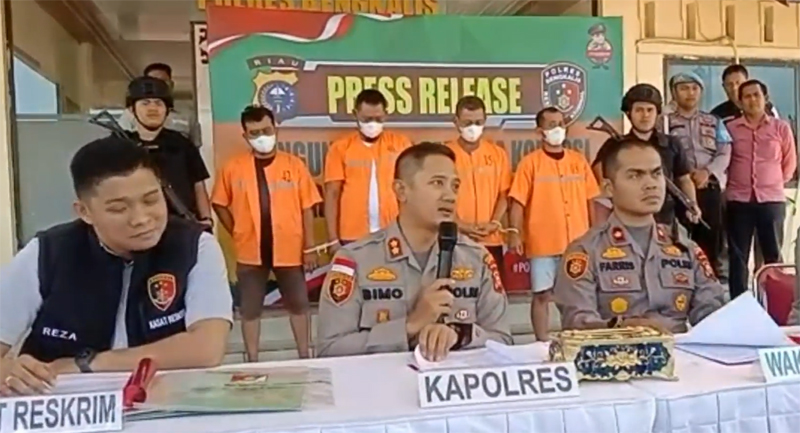 Polres Bengkalis menangkap empat PNS di KPU Bengkalis, Riau, terkait dugaan korupsi dana hibah pemilihan bupati 2020.