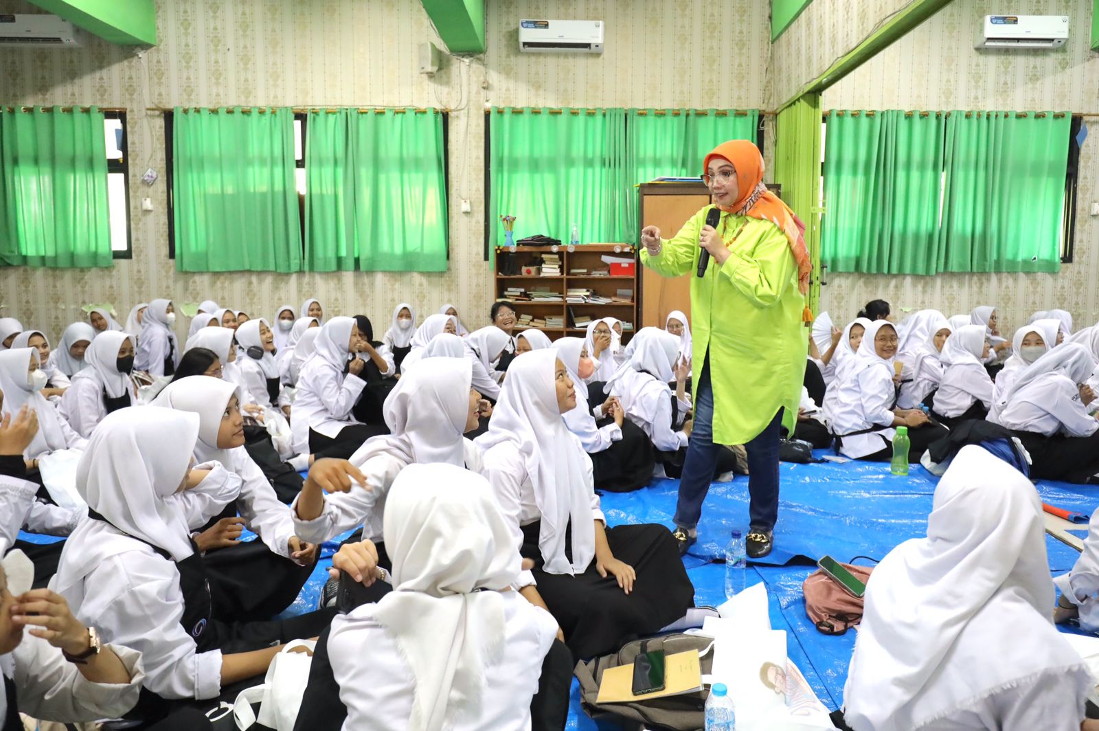 Edukasi soal wirausaha yang digelar sukarelawan UMKM Sandiuno di SMKN 46 Jakarta Timur