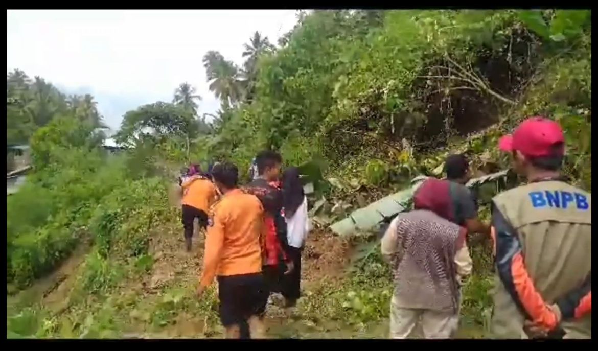 Tanah Bergerak dan Longsor di Bulukumba 16 Rumah Warga Terancam Ambruk