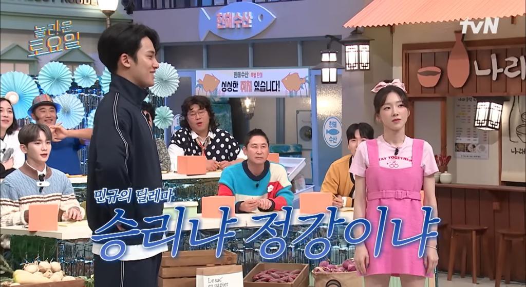 Mingyu Seventeen atau Kim Mingyu menunjukan sisi lemahnya di depan Taeyeon SNSD dalam program tvN 'Amazing Saturday’ Sabtu (29/4).