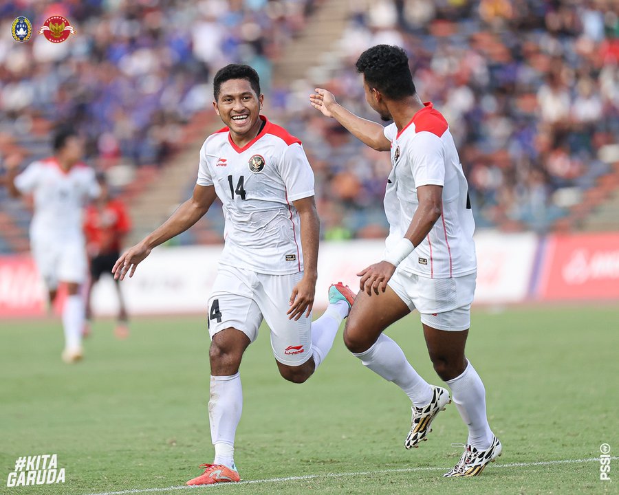 pemain Timnas U-22 Fajar Fathur Rahman merayakan gol ke gawang Timor Leste