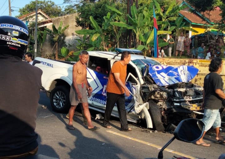 Rombongan Wakil Bupati Pangandaran terlibat dalam tabrakan beruntun. Wabup keluar dalam kondisi selamat.
