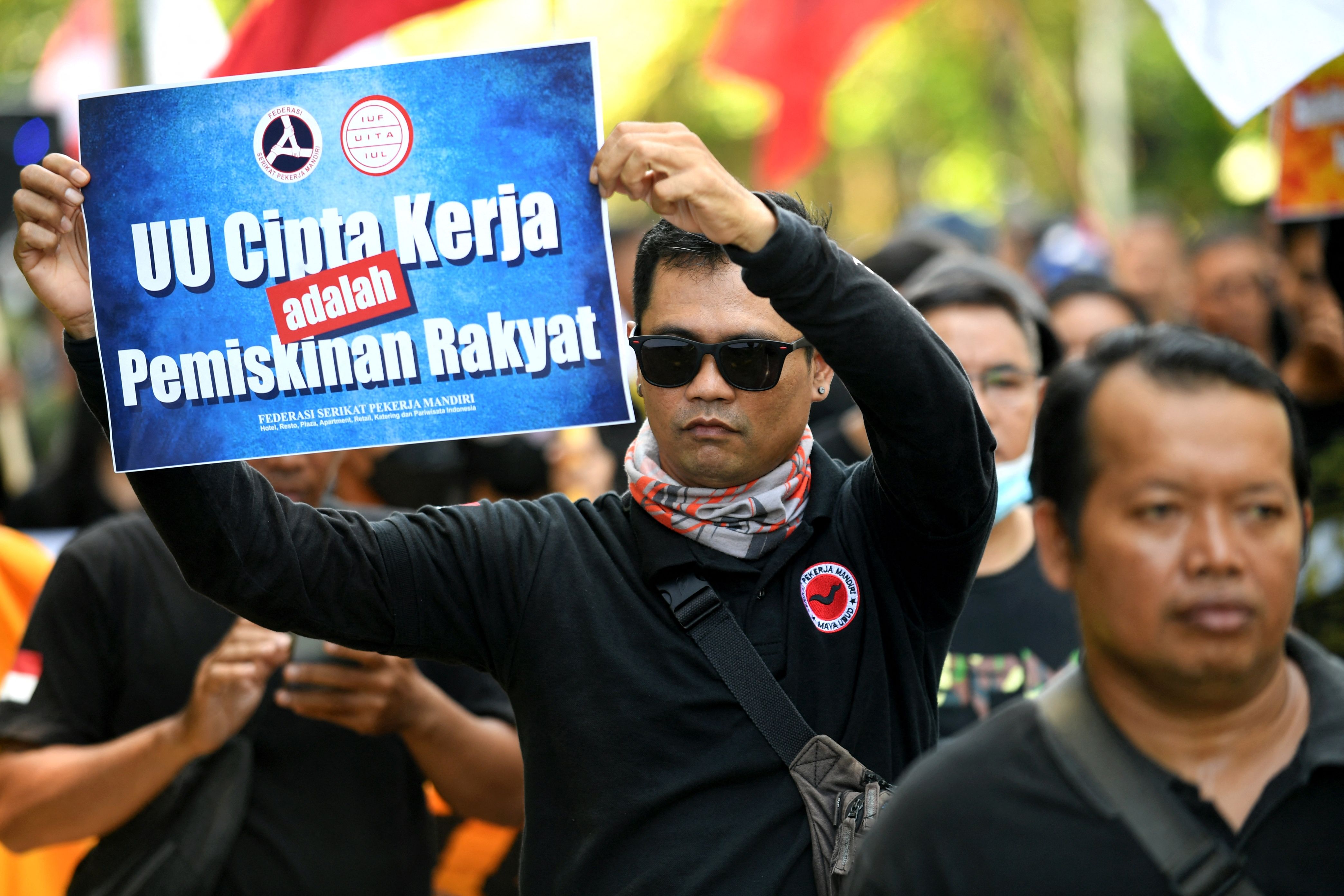 Massa aksi peringatan hari buruh internasional (May Day) di Bali, 1 Mei 2023.