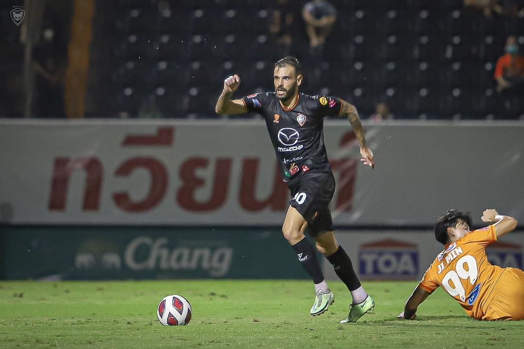 Pemain asal Spanyol Tyronne del Pino.