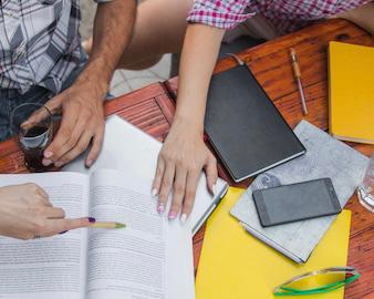 Ilustrasi teks eksplanasi