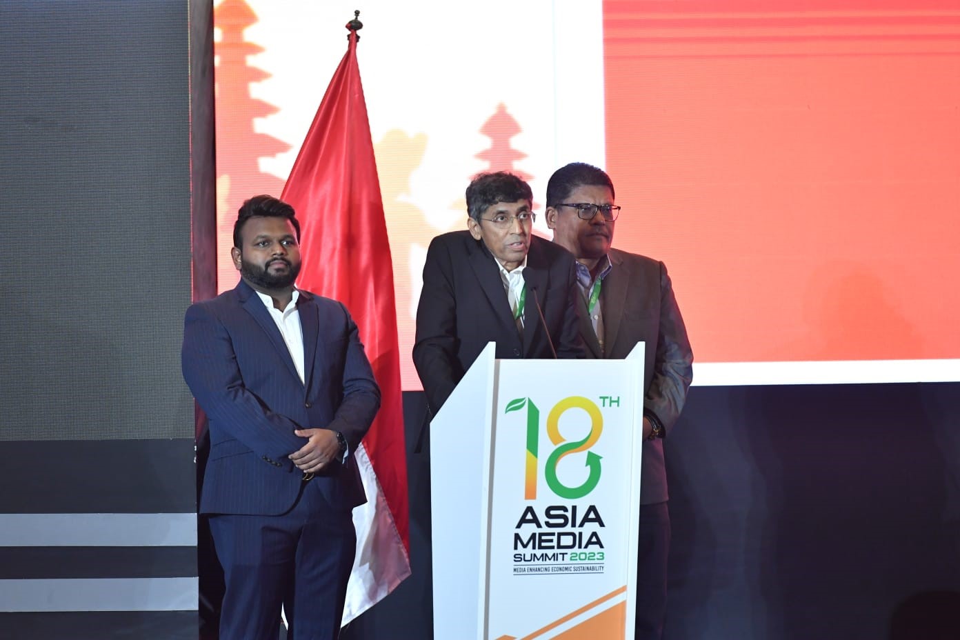 Business Advisor AIBD Paul Soosay (tengah)