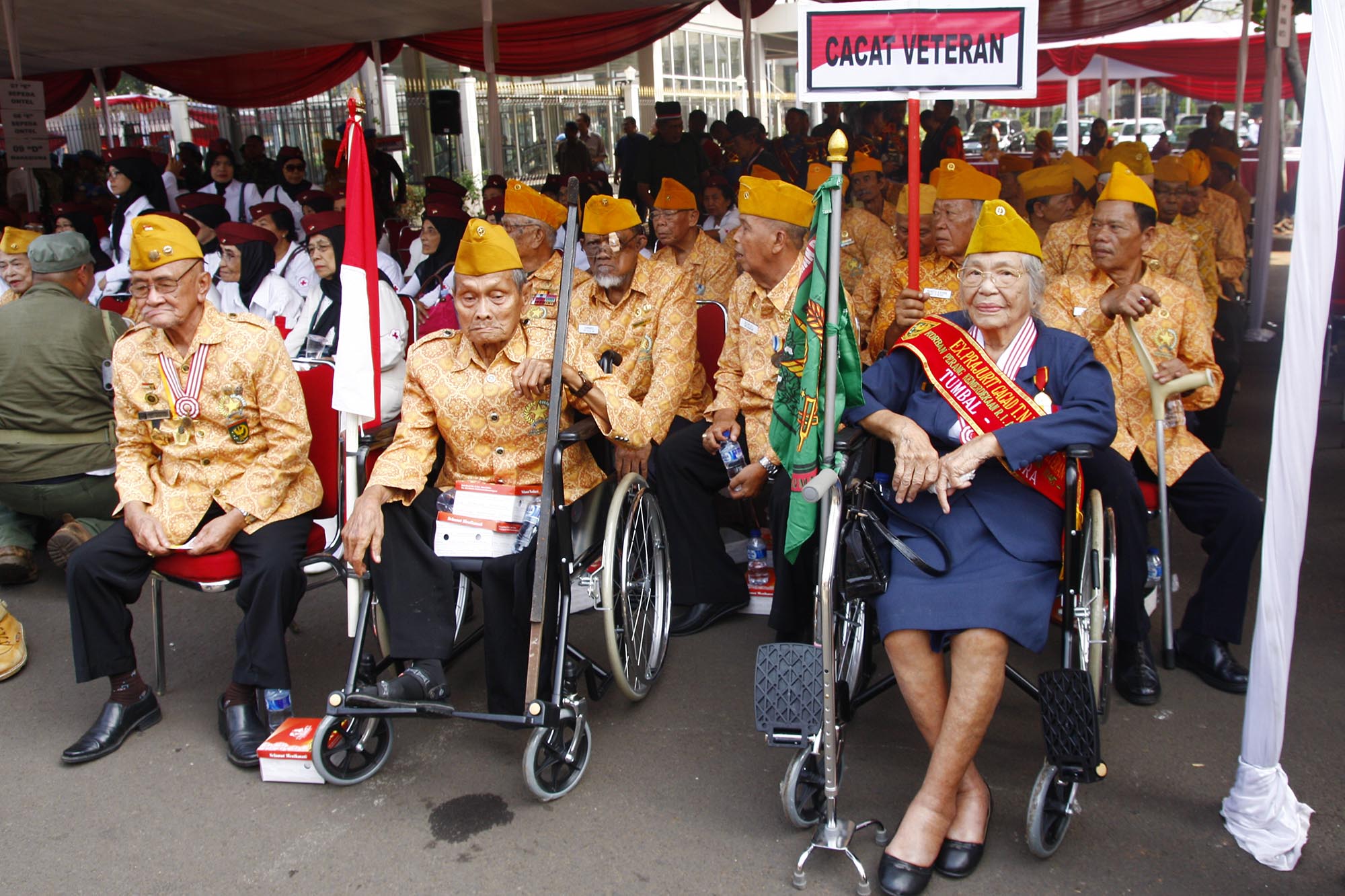 Anggota Korps Cacat Veteran Republik Indonesia berada di gedung Jakarta Convention Center (JCC), Senayan, Jakarta, Selasa (11/8/2015).