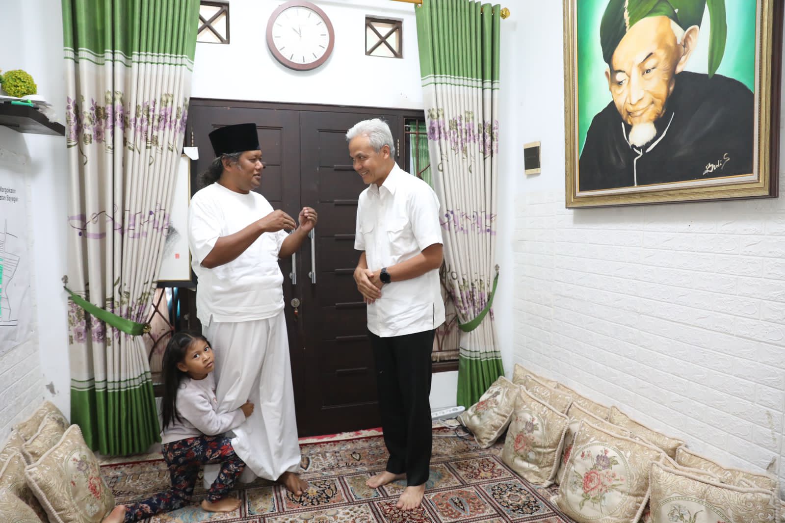 Gubernur Jawa Tengah Ganjar Pranowo bertemu Gus Muwafiq