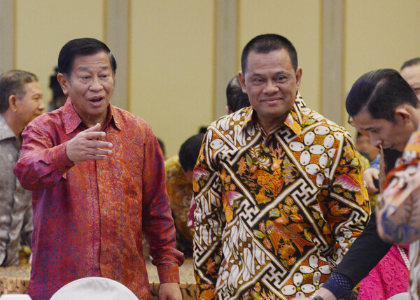 Ketua Umum Persatuan Purnawirawan dan Warakawuri TNI/Polri (Pepabri) Agum Gumelar (kiri).