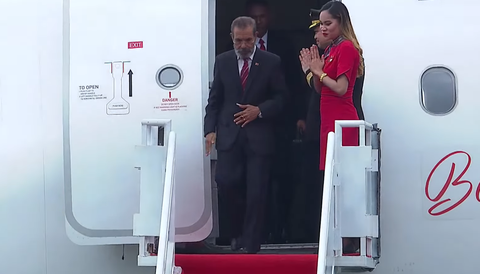 Perdana Menteri Timor Leste Taur Matan Ruak tiba di Bandara Internasional Komodo, Labuan Bajo, Nusa Tenggara Timur (NTT), Selasa (9/5)