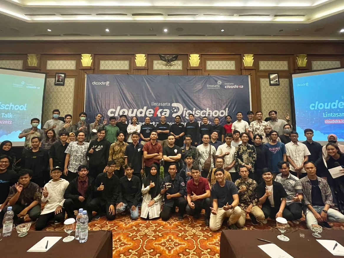 Lulusan SMA Raih Manfaat Program CSR Pilar Pintar Lintasarta