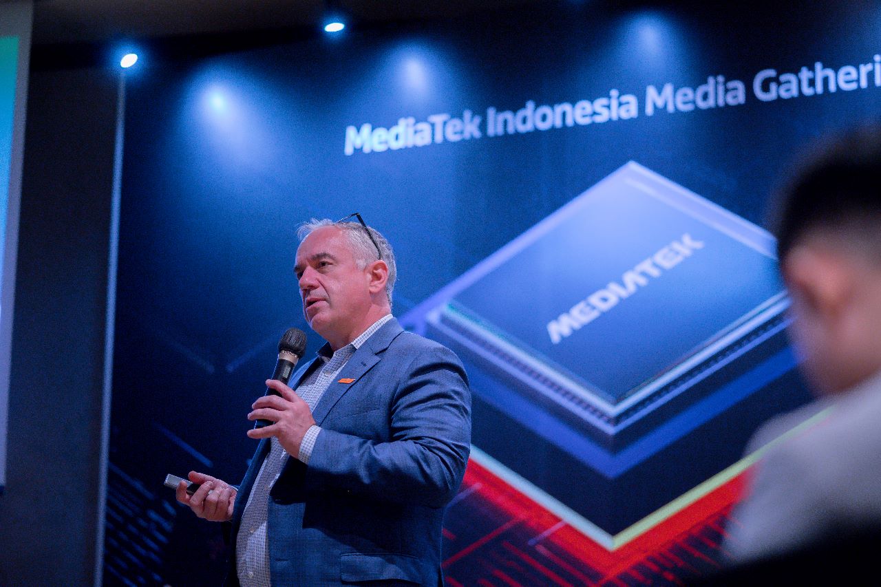 Finbarr Moynihan, Vice President, Corporate Marketing, MediaTek, memberi pemaparan pada MediaTek Indonesia Media Gatheing di Jakarta.