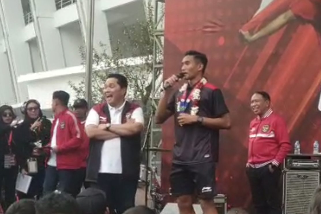 Ketua Umum PSSI Erick Thohir (kiri).