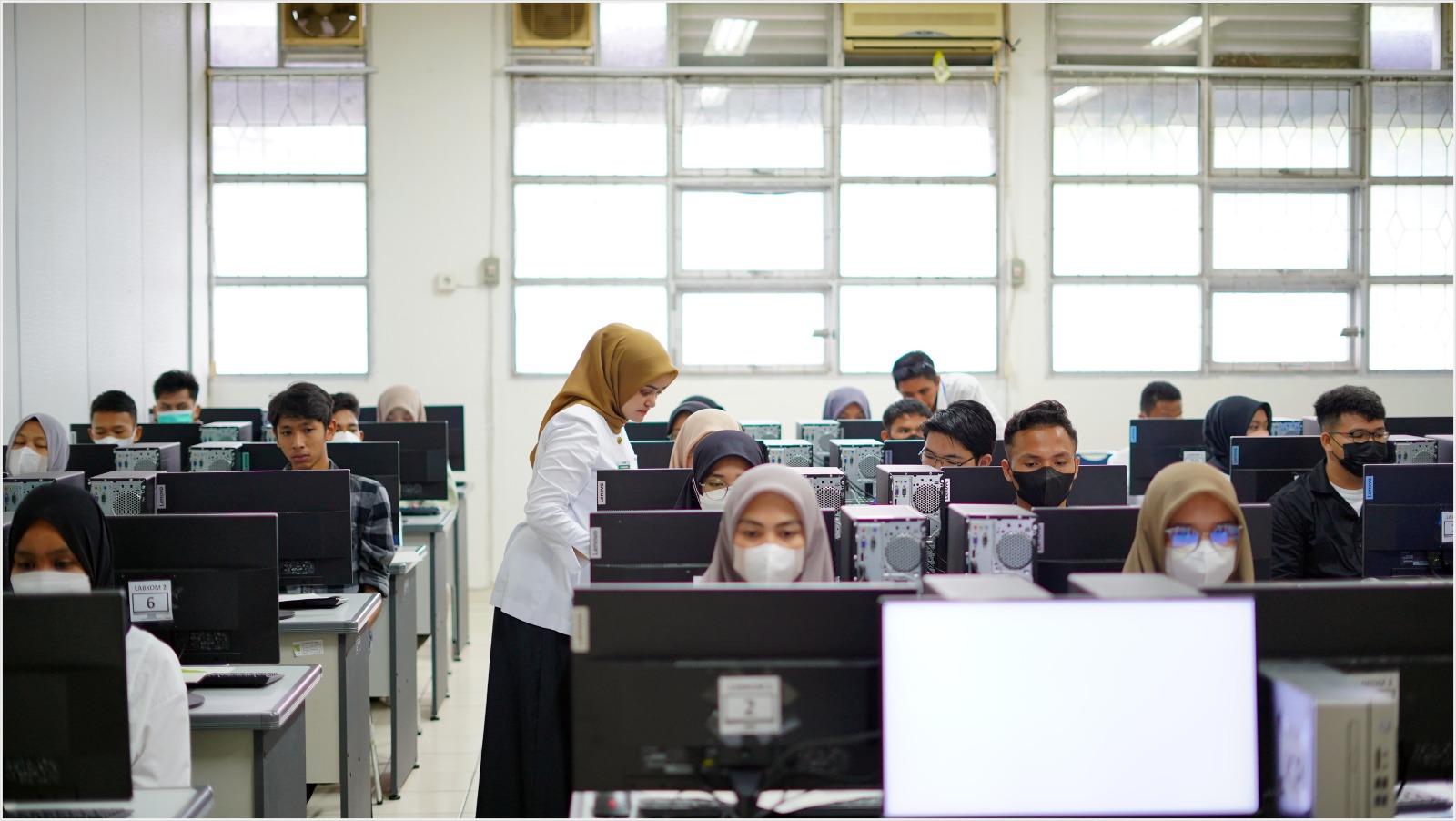 Pelaksanaan UTBK SNBT 2023 di Pusat UTBK Universitas Andalas, Padang, Sumbar.
