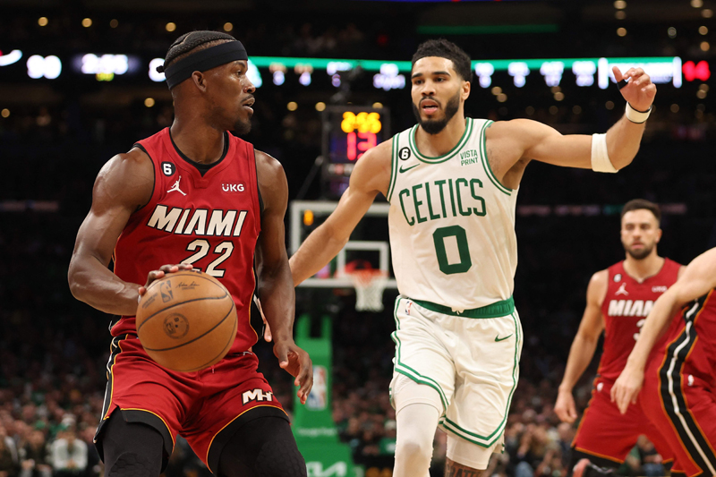 Butler tampil dominan saat membawa Miami Heat menang 123-116 aatas Boston Celtics.