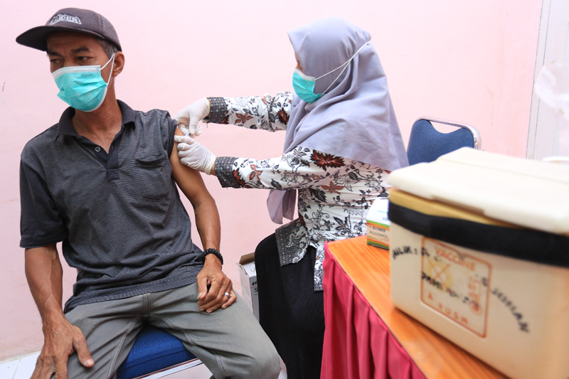 Masyarakat diminta segera melengkapi vaksin covid-19, mengingat peningkatan kasus aktif covid-19 semakin tinggi.