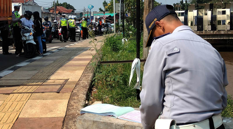 Berani bermain tilang manual, Polantas yang menyimpang akan dikenakan sanksi tegas.