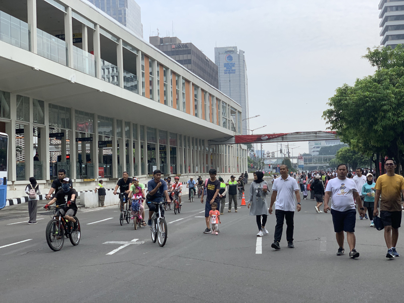 Warga DKI Jakarta kembali menikmati CFD di jalan protokol.