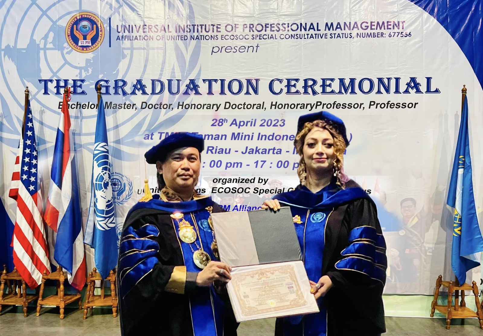 Presiden UIPM Indonesia Prof Dr Mohammad Soleh Ridwan (kiri) bersama  Mrs World United Nations 2022 Pamela Pal Das dari India.