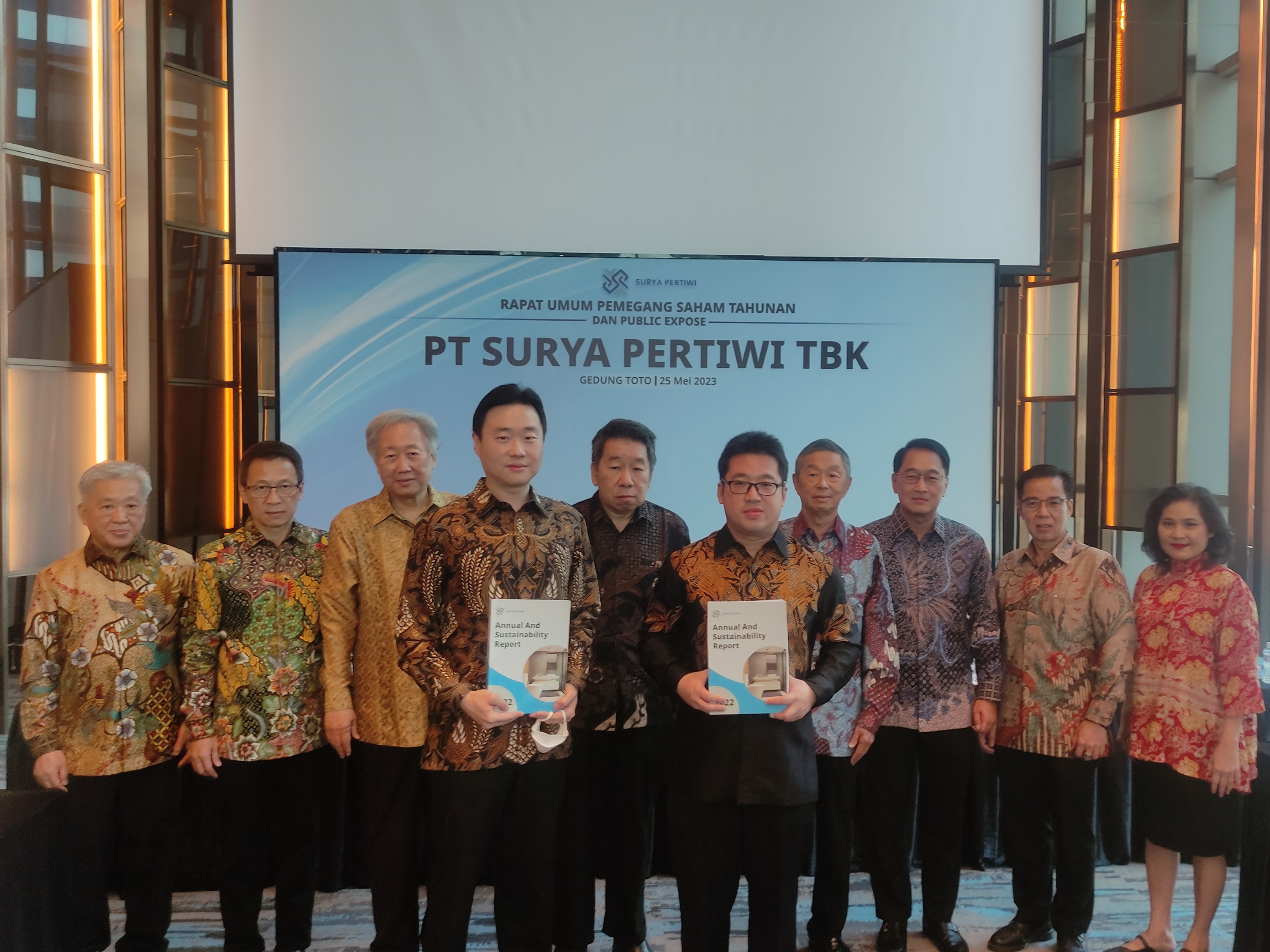 Jajaran Direksi PT Surya Pertiwi Tbk (SPTO).