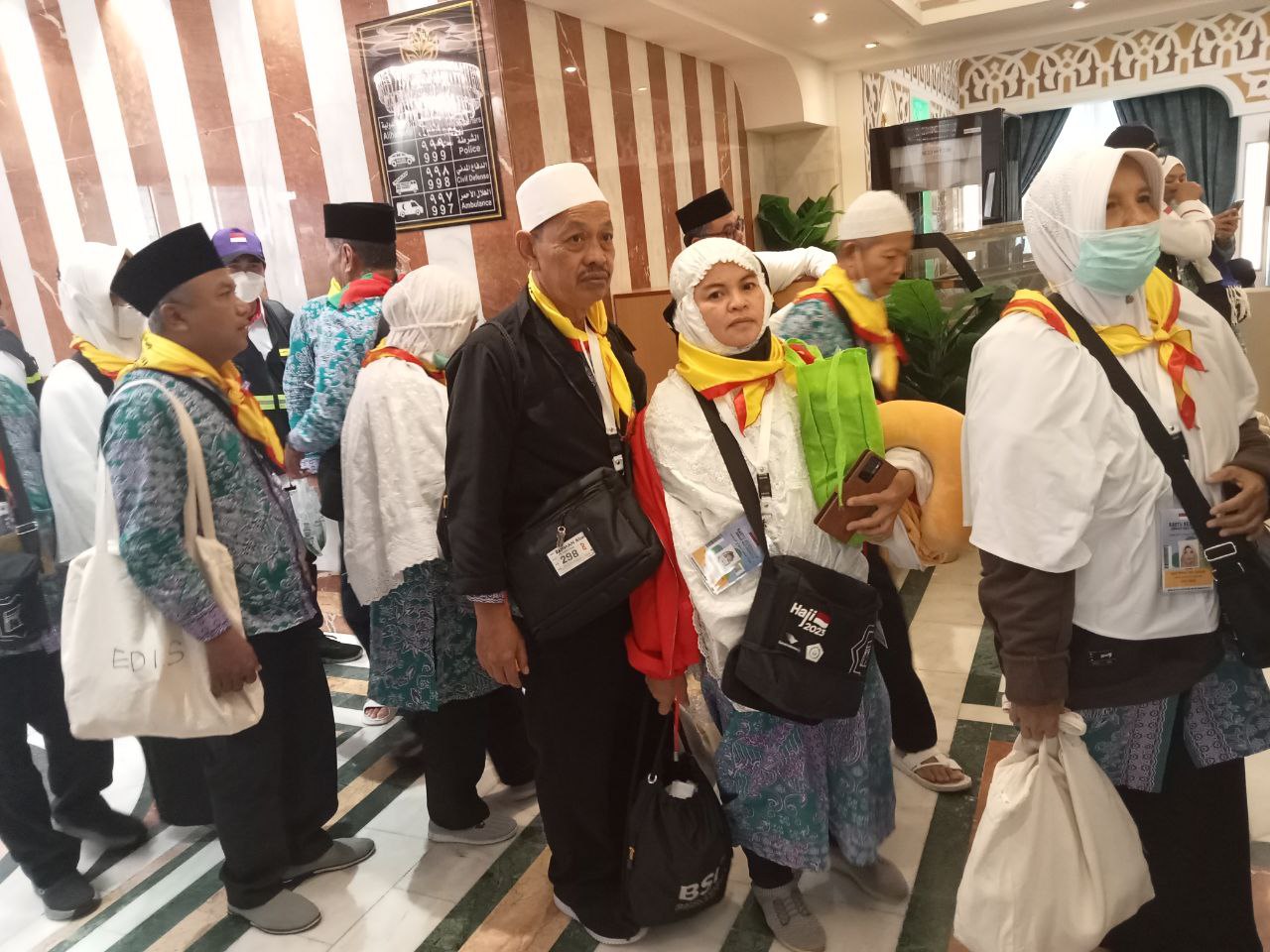 Rombongan jemaah haji Kloter I Jakarta Pondok Gede tiba di Bandara Amir Mohammad bin Abdul Aziz, Madinah, Rabu (24/5) pagi.