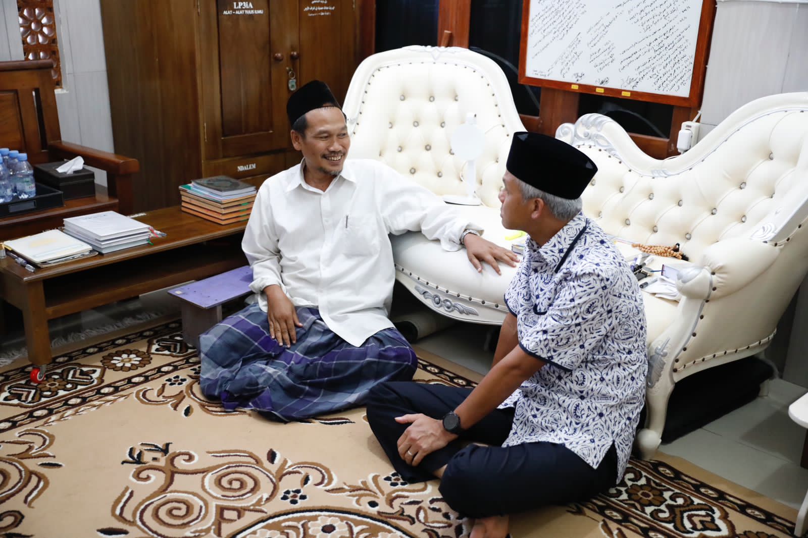 Gubernur Jawa Tengah Ganjar Pranowo bertemu Gus Baha di Rembang