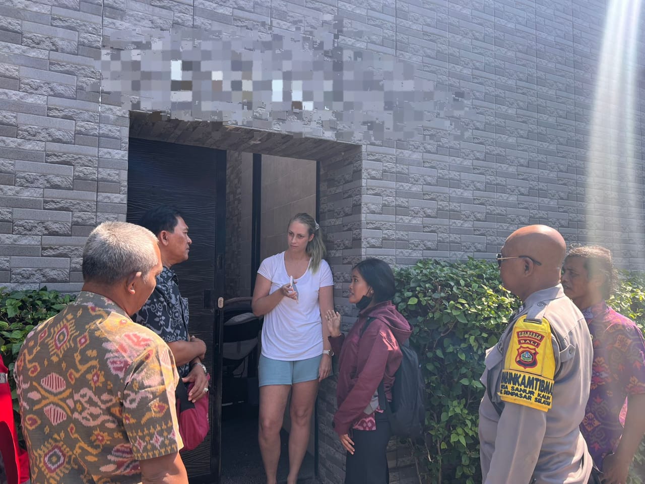 Pemkot Denpasar bersama aparat penegak hukum melakukan Monev terhadap WNA di Sanur