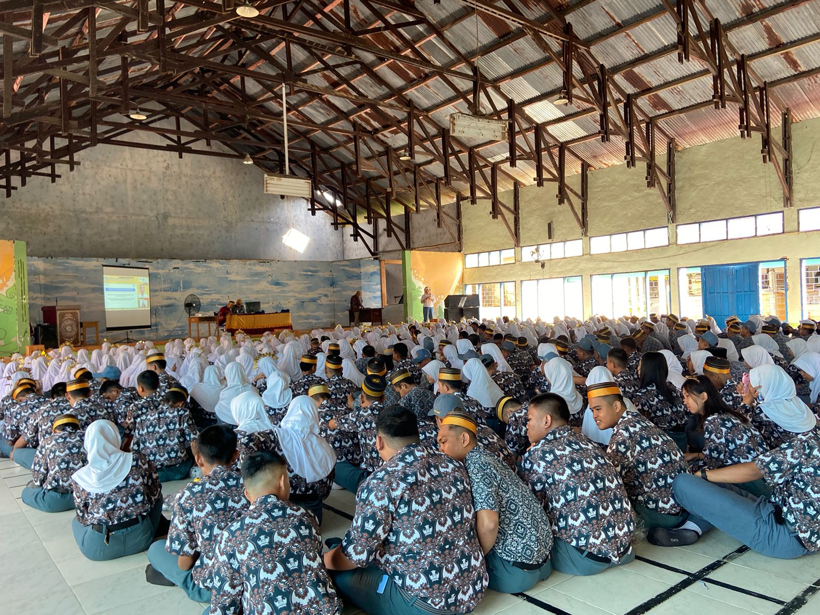 Kemenkominfo bersama Gerakan Nasional Literasi Digital (GNLD) Siberkreasi terus melanjutkan kegiatan literasi digital di wilayah Sulawesi.