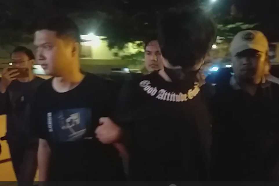 Polisi menangkap pelaku.