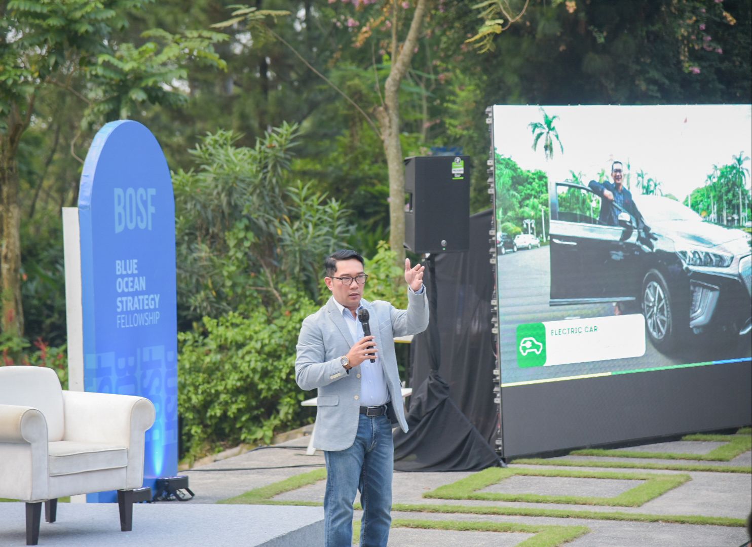 Gubernur Provinsi Jawa Barat Ridwan Kamil sebagai Distinguished Fellow dalam kegiatan kuliah umum kedua Blue Ocean Strategy Fellowship