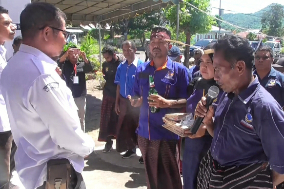 Diiringi Musik Tradisional, DPD NasDem ke KPU Flores Timur
