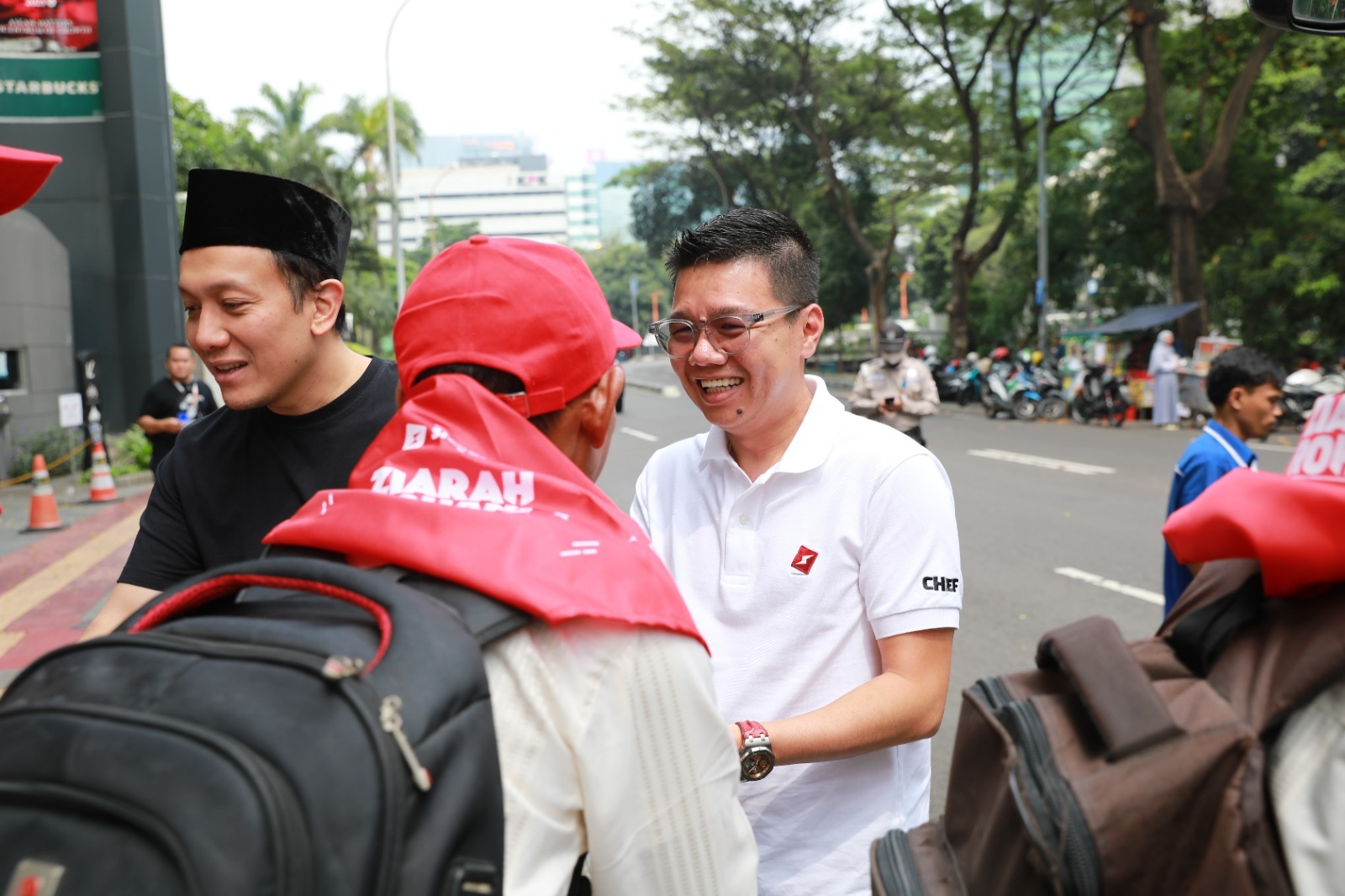 SiCepat berangkatkan 22 karyawan ibadah umroh