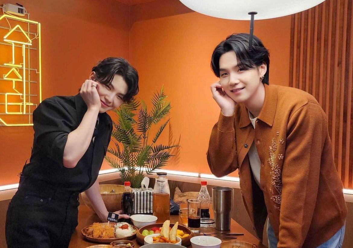 Woozi Seventeen jadi tamu dalam acara Suchwita yang dipandu oleh Suga BTS, Senin (1/5/2023)