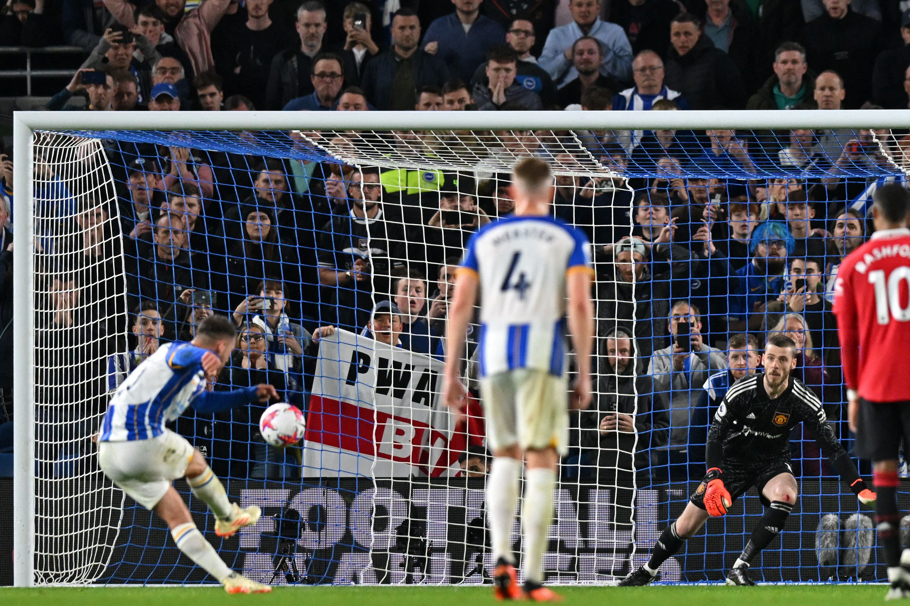 Penalti Larut Mac Allister Antar Brighton Tekuk MU