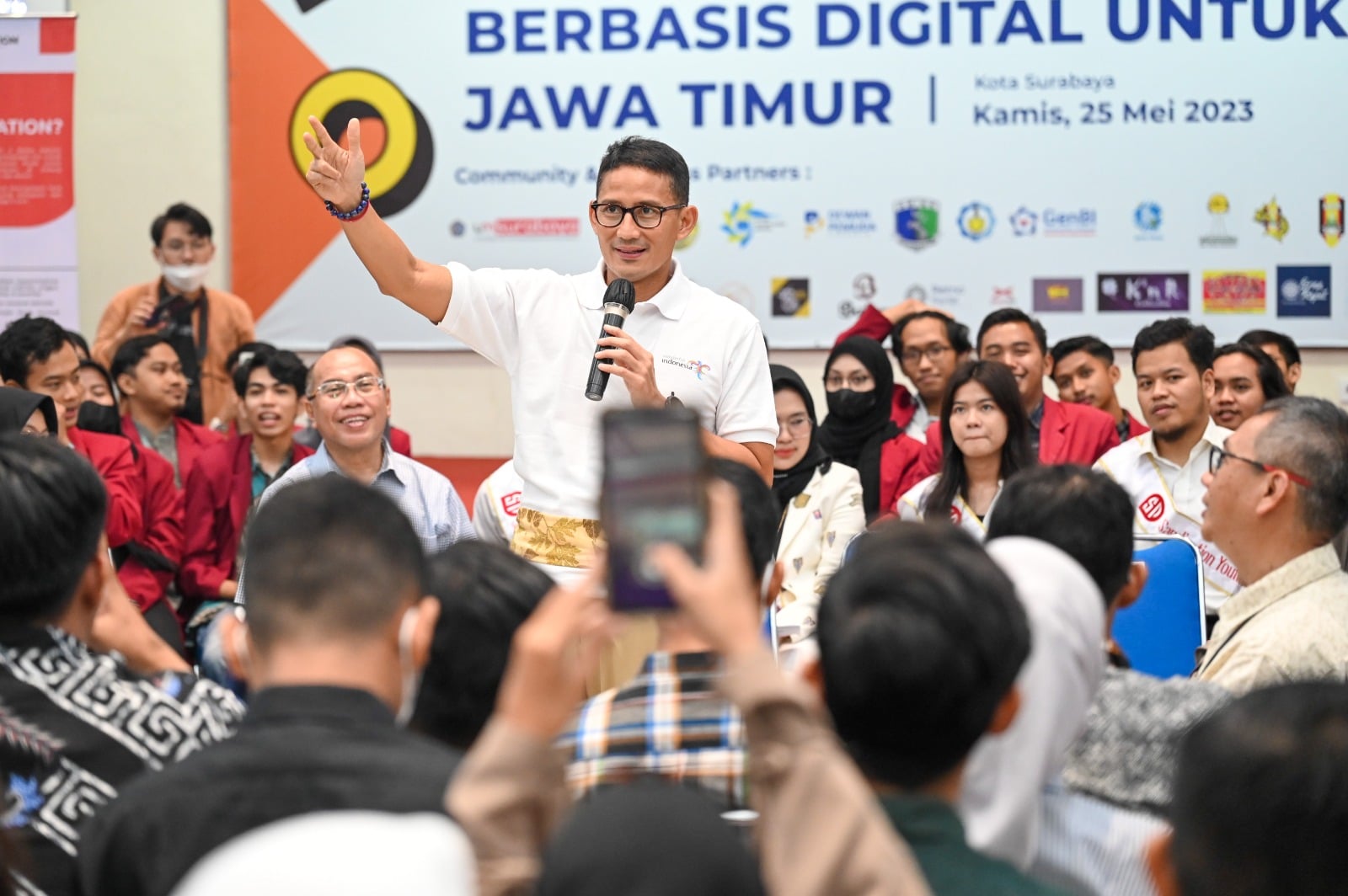Sandiaga Uno memberikan beasiswa berbasis digital untuk UMKM dan mahasiswa