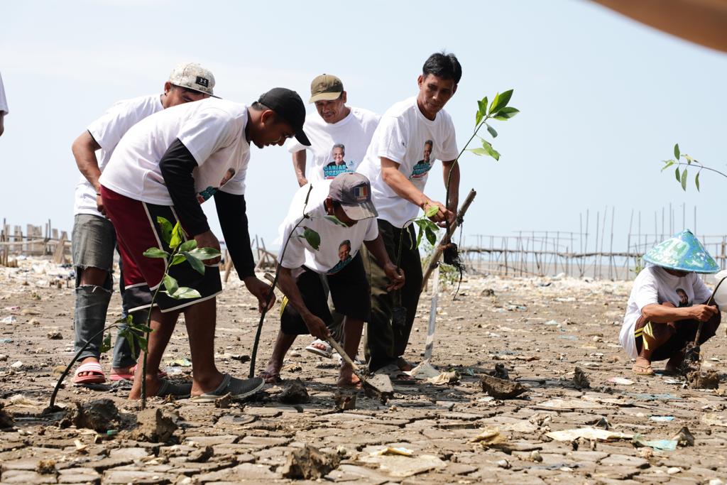 Komunitas Nelayan Pesisir Gelar Edukasi Tanam Mangrove di Karawang
