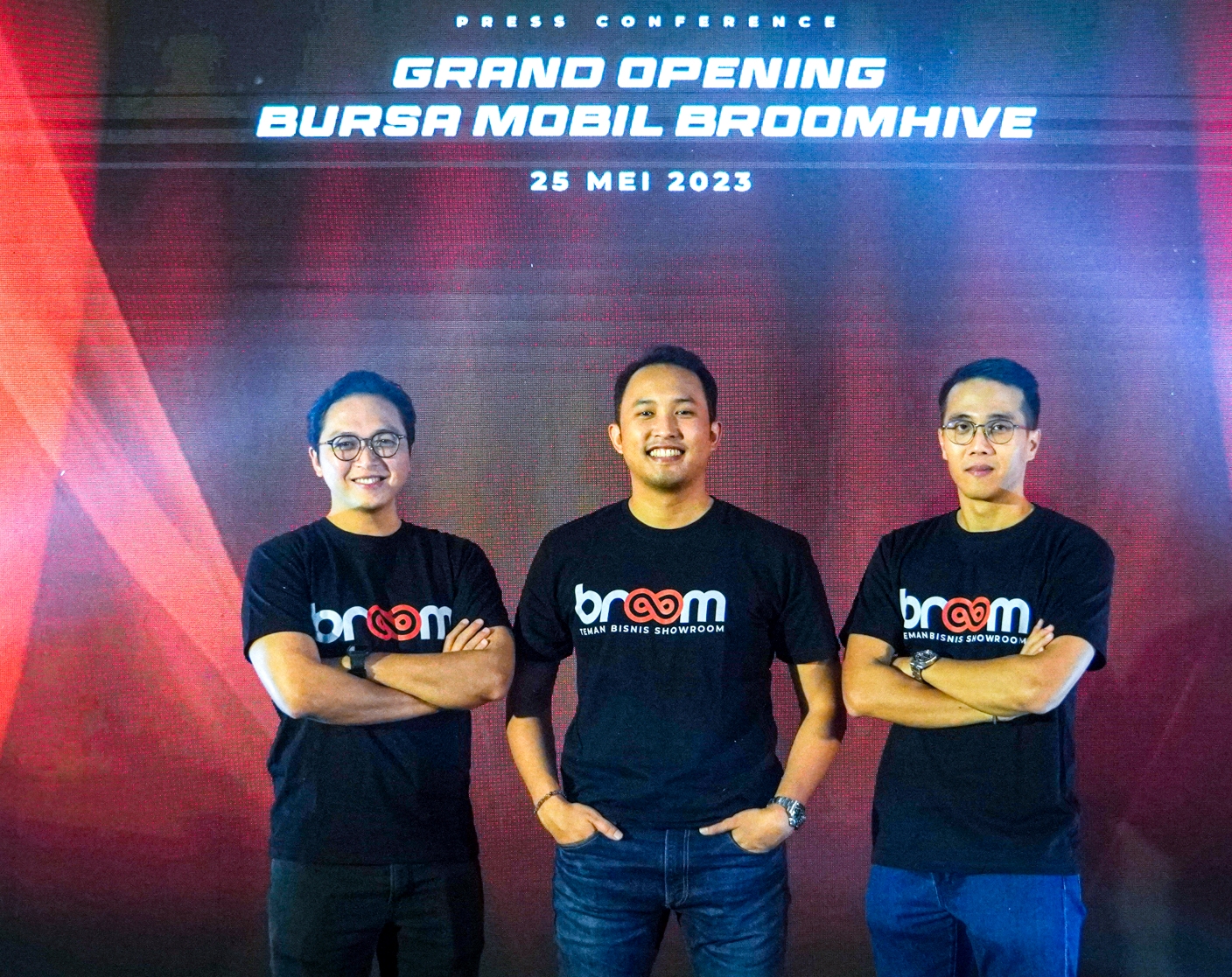 Jajaran manajemen Broom.