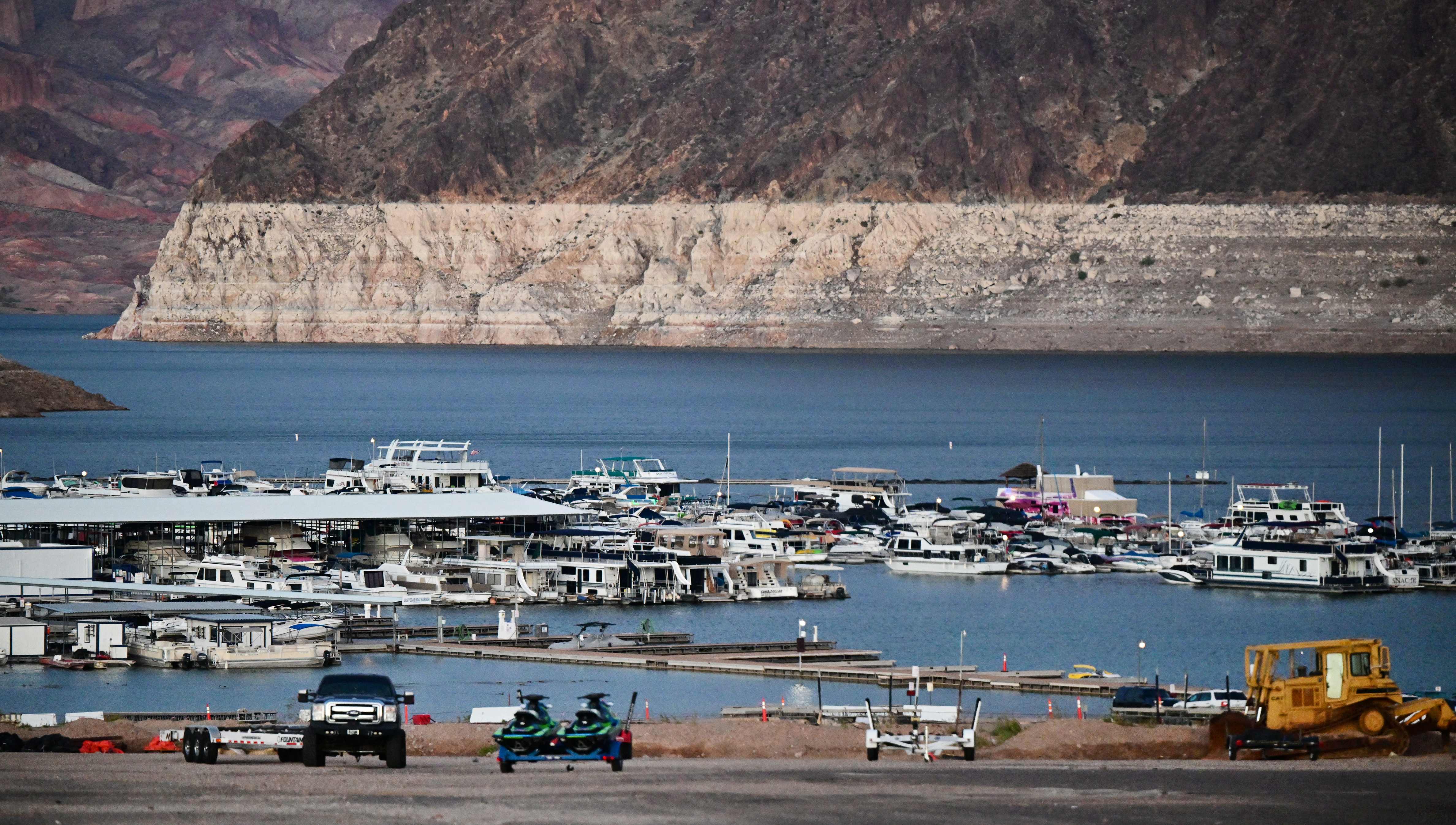 Volume air di Danau Mead Marina, Nevada, Amerika Serikat yang mulai menyusut
