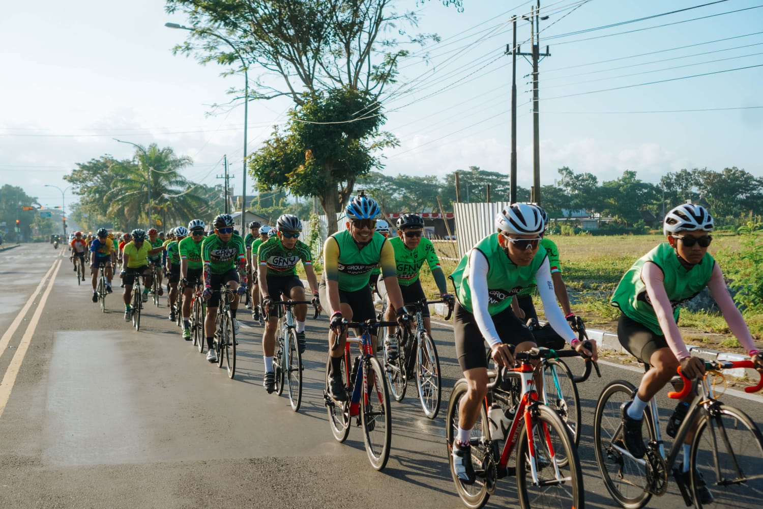 Group Ride ke-7 Gran Fondo New York (GNFY) Bali-IFG Life di Purworejo, Jawa Tengah, Minggu (14/5).