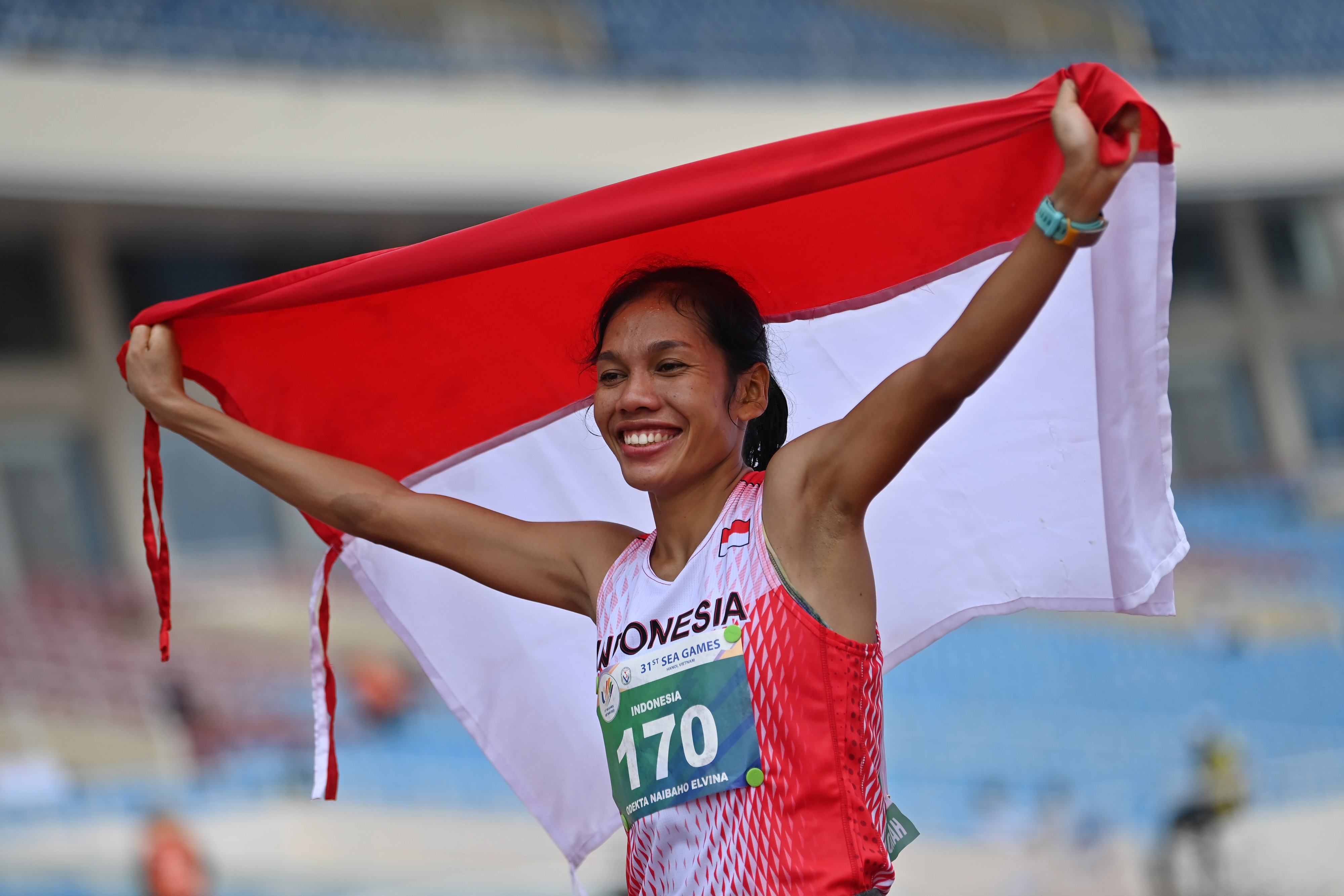Pelari Odekta Elvina Naibaho kala meraih medali emas di SEA Games Vietnam 2021.
