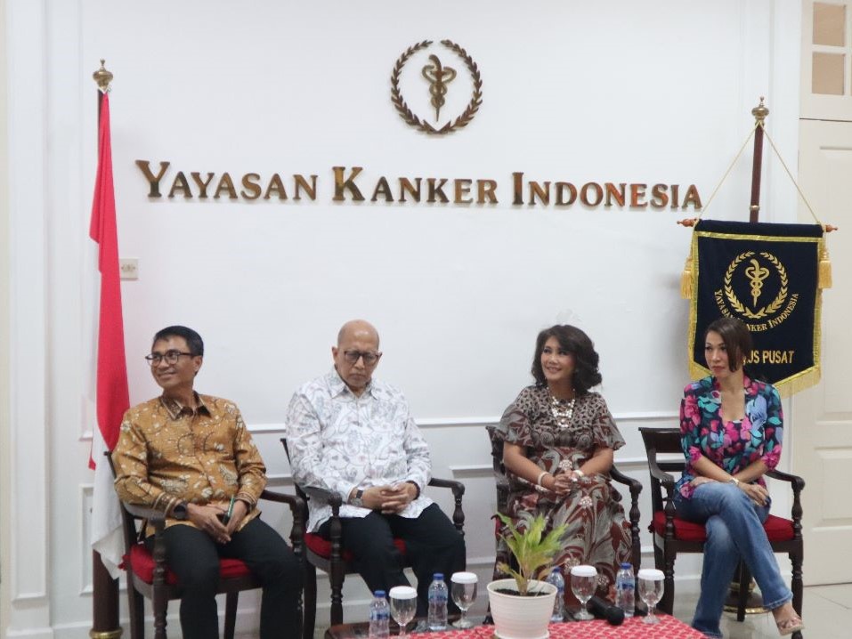 Pos Indonesia Fasilitasi Bantuan ke Yayasan Kanker Indonesia