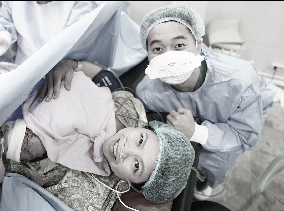 Kelahiran anak pertama Greysia Polii.