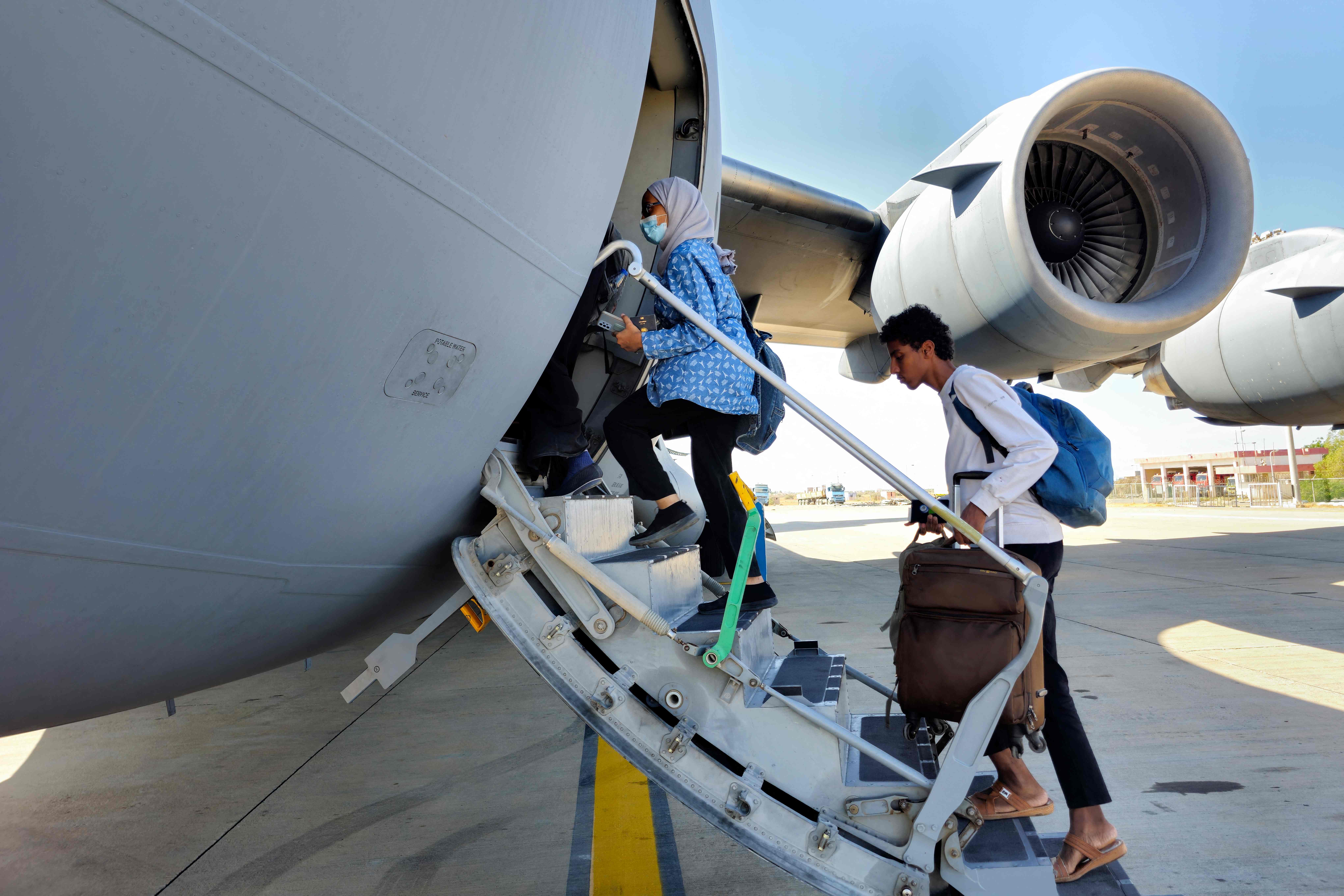 Evakuasi pengungsi perang di Port Sudan, Rabu (10/5).
