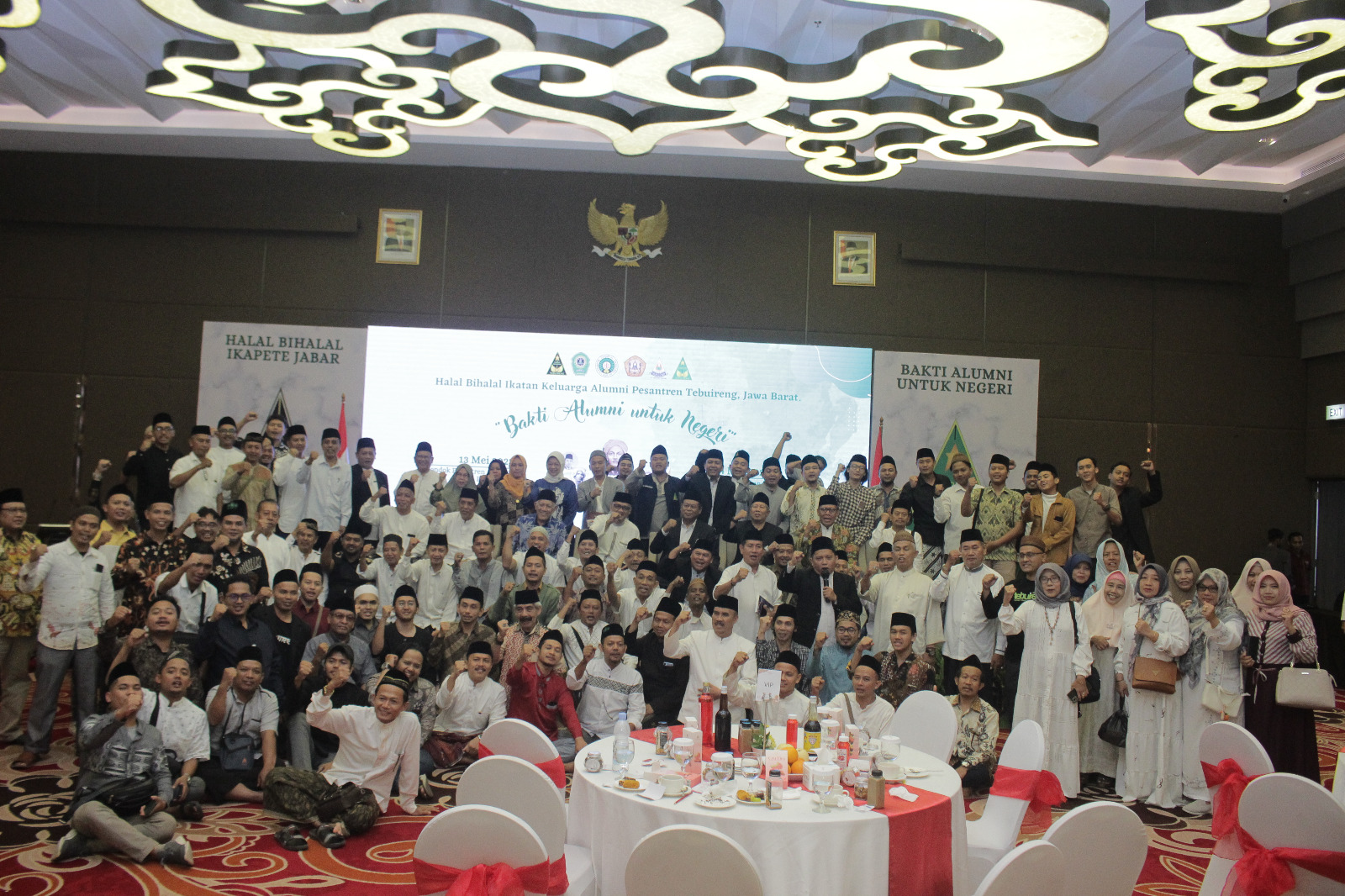 Ikatan Keluarga Alumni Pesantren Tebuireng (IKAPETE) Jawa Barat, menggelar perhelatan Halal Bi Halal Se-Jawa Barat di Kota Cirebon, Jabar.