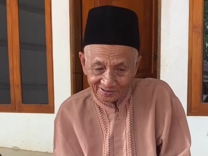 Mbah Harun, Jemaah haji tertua dari Indonesia yang berangkat tahun ini.