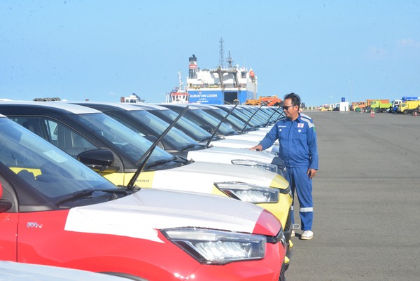 Ilutsrasi mobil di tengah cuaca panas ekstrem.