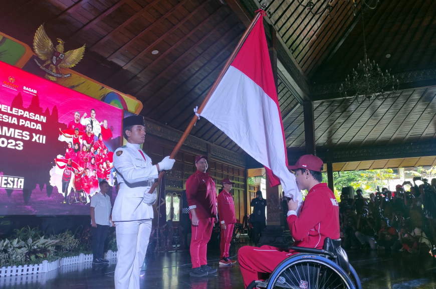 Pengukuhan dan pelepasan Kontingen Indonesia untuk ASEAN Para Games Kamboja 2023.