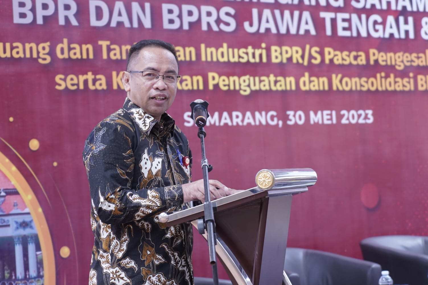  Kepala OJK Regional 3 Jawa Tengah dan DIY Sumarjono berbagi pengalaman pada acara Forum Pemegang Saham Pengendali 